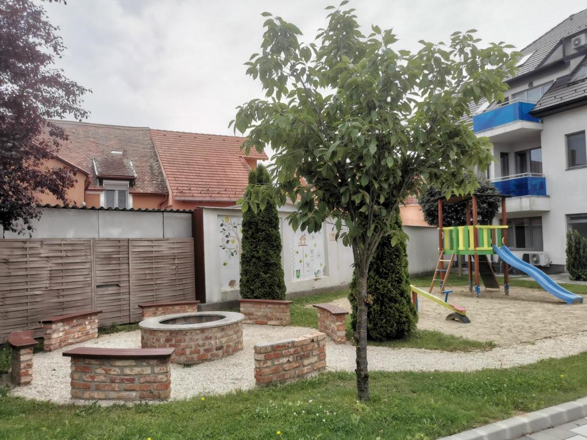 Szabo Apartman Sárvár 外观 照片